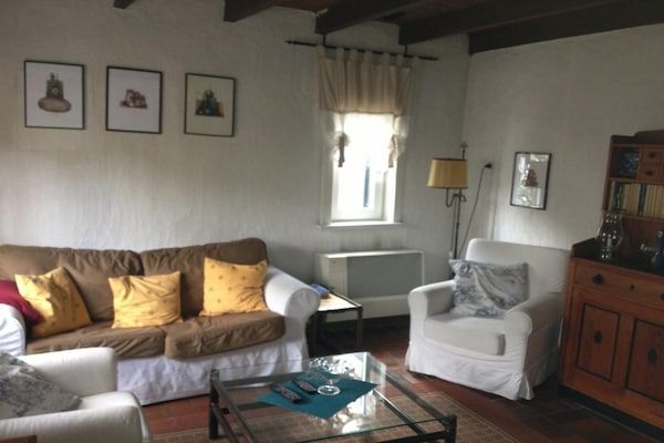 Woonkamer - Dijkhuis bij Breskens met tuin aan beek in Hoofdplaat (2)