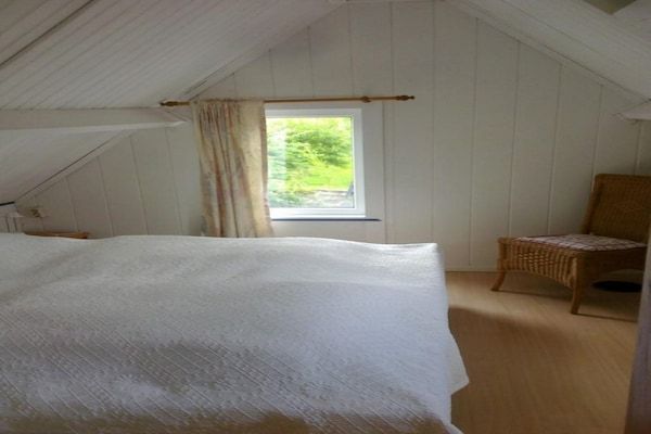 Slaapkamer - Dijkhuis bij Breskens met tuin aan beek in Hoofdplaat (4)