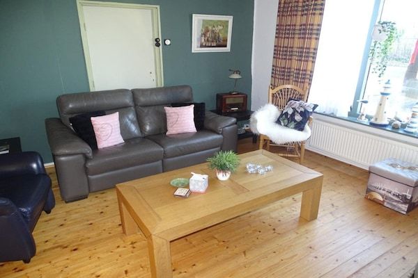 Woonkamer - Huisdiervriendelijke vakantie in Zeeland in Schoondijke (2)