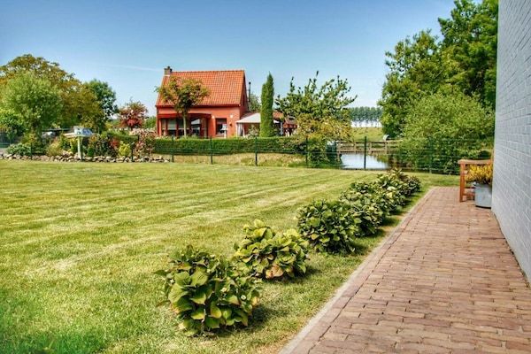 Tuin - Huisdiervriendelijke vakantie in Zeeland in Schoondijke (5)