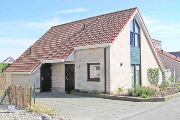 Buitenkant - Mooie bungalow met tuin in Breskens (1)