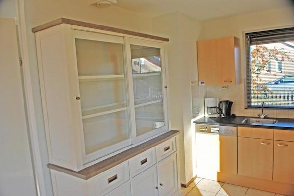 Keuken - Bungalow bij Breskens strand en vuurtoren in Breskens (4)