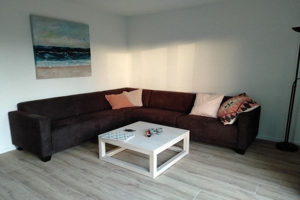 Woonkamer - Bungalow in Breskens bij Strand en Duinen in Breskens (5)