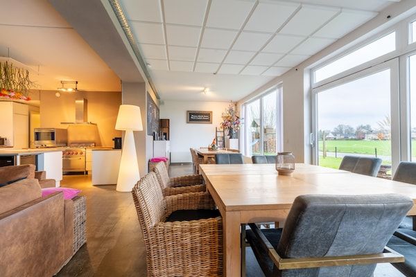 Eetkamer - Fantastische groepsvilla op de Veluwe in Teuge (4)