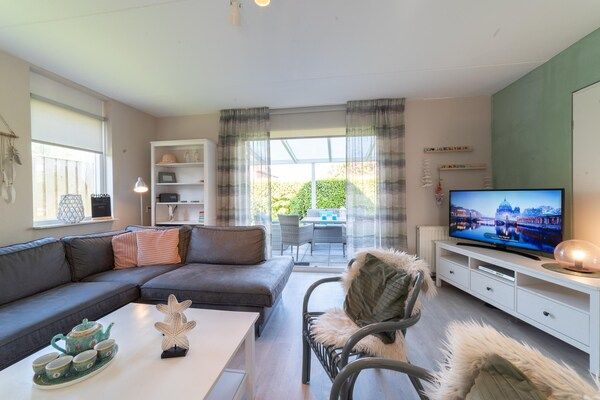Woonkamer - Vakantiehuis in Zeeland bij stranden in Wemeldinge (1)