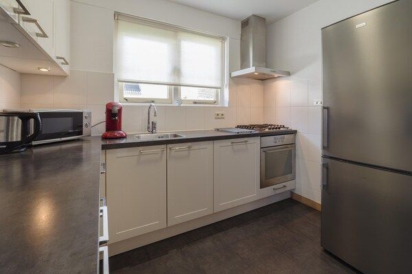 Keuken - Vakantiehuis in Zeeland met ruime tuin in Wemeldinge (3)