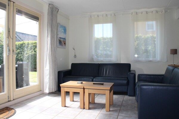 Woonkamer - Charmante Zeeuwse basis in Wemeldinge (4)