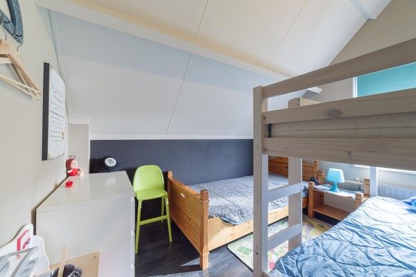Slaapkamer - Vakantiehuis in Zeeland met ruime tuin in Wemeldinge (4)