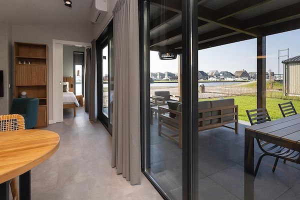 Uitzicht - Verblijf aan het water met huisdieren in Delfstrahuizen (5)