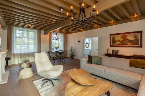 Woonkamer - Boerderij in Zeeland met molenuitzicht in Heinkenszand (2)