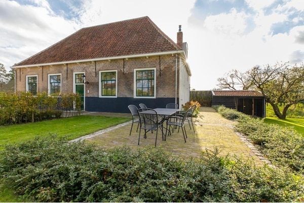 Buitenkant - Boerderij in Zeeland met molenuitzicht in Heinkenszand (1)