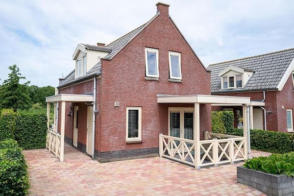 Buitenkant - Bungalow aan het water bij Rotterdam in Simonshaven (1)