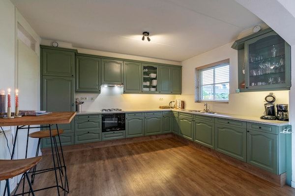Keuken - De Buitenplaats 134 villa met omheinde tuin in Callantsoog (4)