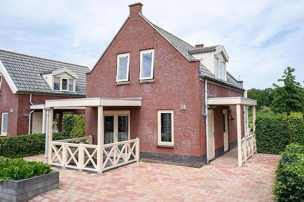 Buitenkant - Bungalow in Zuytland aan Water en Natuur in Simonshaven (1)