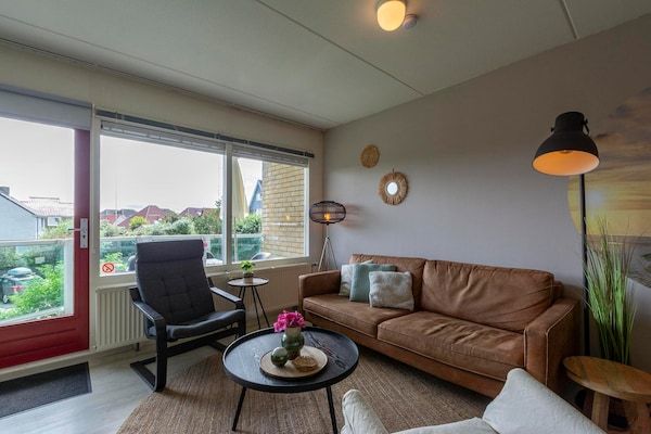 Woonkamer - Idyllische kustbasis met tuin in Callantsoog (1)