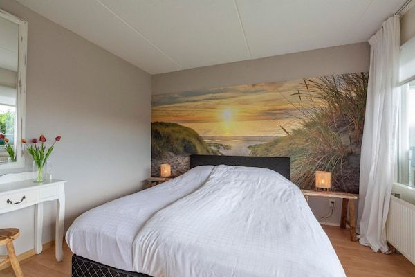 Slaapkamer - Idyllische kustbasis met tuin in Callantsoog (3)
