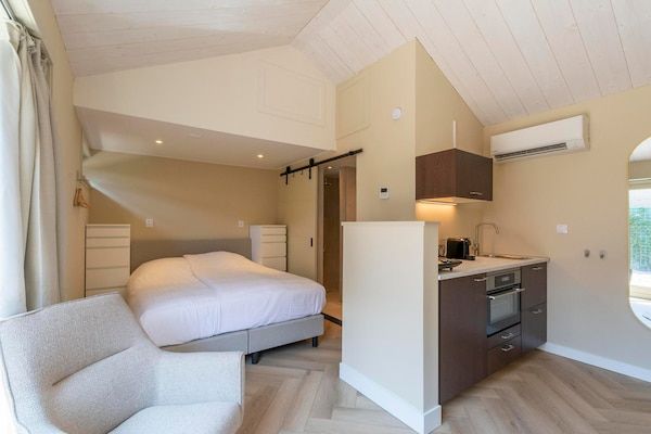 Slaapkamer - Mooie suite aan het dorpsplein in Callantsoog (3)
