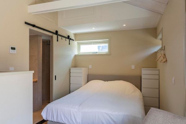 Slaapkamer - Mooie suite aan het dorpsplein in Callantsoog (4)