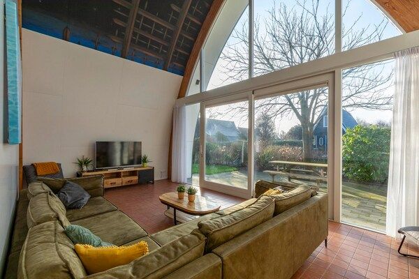 Woonkamer - Kustvilla met jacuzzi in Groote Keeten (2)