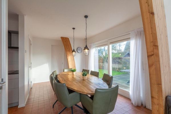 Eetkamer - Kustvilla met jacuzzi in Groote Keeten (3)