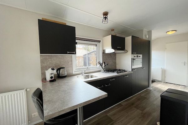 Keuken - Boerderijverblijf aan het Meer, Friesland in Sint Nicolaasga (4)