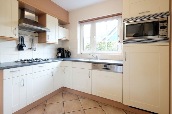 Keuken - 6-persoons vakantievilla met tuin in Sint Maartenszee (3)