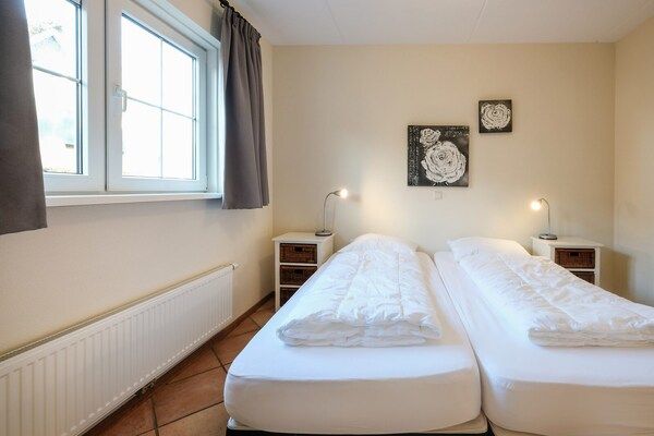 Slaapkamer - Vakantiehuis voor zes gasten in Sint Maartenszee (5)
