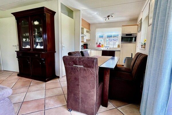Eetkamer - Vakantiehuis in Sint Maartenszee voor 6 personen in Sint Maartenszee (4)