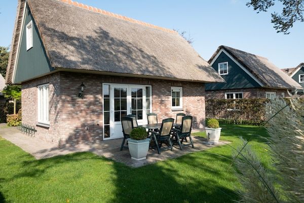 Buitenkant - Luxe kustvilla nabij bos in Sint Maartenszee (1)