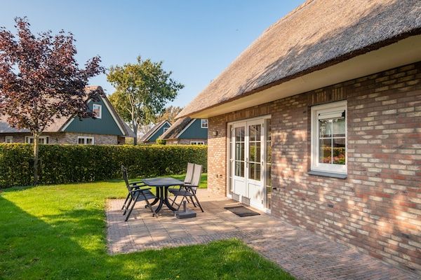 Buitenkant - Aangename villa vlakbij zee en strand in Sint Maartenszee (1)