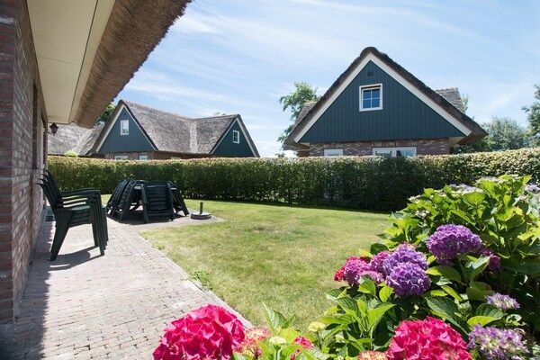 Buitenkant - Aantrekkelijke villa dichtbij bos, strand en zee in Sint Maartenszee (1)