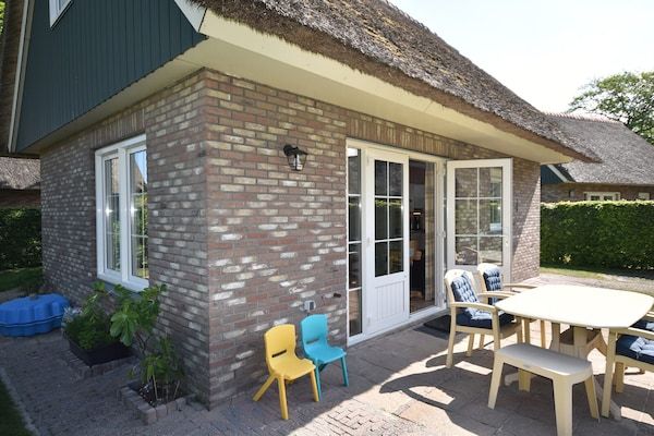Buitenkant - Villa dichtbij bos, strand en zee in Sint Maartenszee (1)