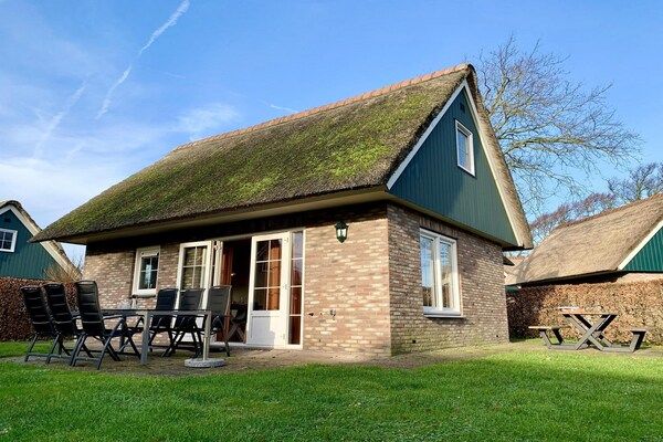 Buitenkant - Vakantievilla vlakbij bos, strand met sauna in Sint Maartenszee (5)