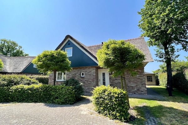 Buitenkant - Luxe villa dichtbij bos, strand & zee in Sint Maartenszee (1)
