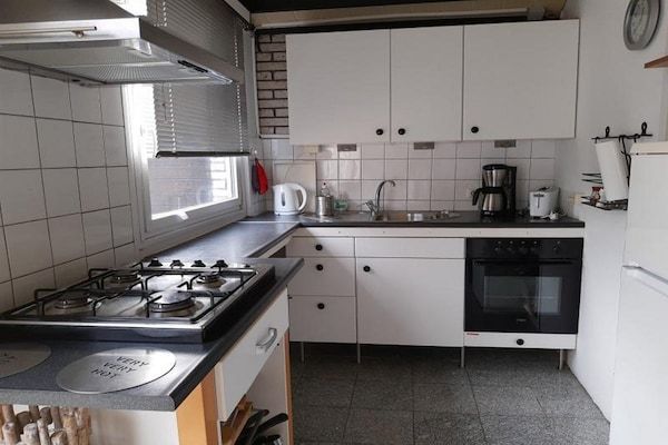 Keuken - Vakantiehuis met groot terras in Sint Maartenszee (4)