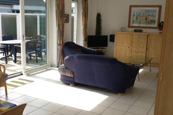 Woonkamer - bungalow voor 6 personen, vlakbij het strand in Sint Maartenszee (1)