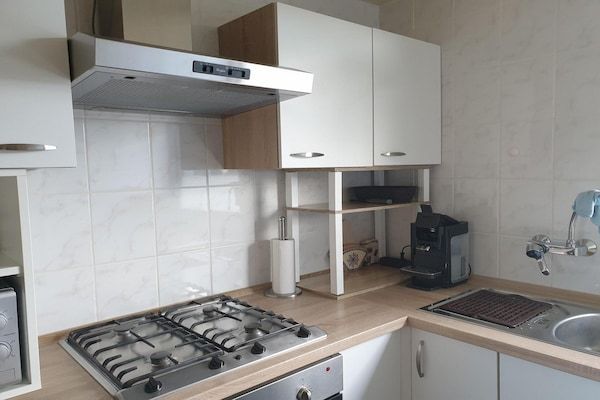 Keuken - Bungalow op Eureka Park vlakbij het strand in Sint Maartenszee (4)