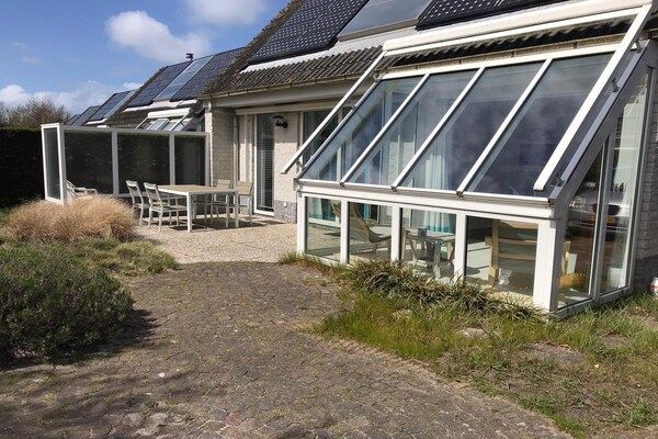 Buitenkant - Comfortabel vakantiehuis voor 6 personen. in Sint Maartenszee (1)
