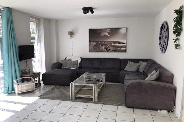 Woonkamer - Comfortabel vakantiehuis voor 6 personen. in Sint Maartenszee (3)