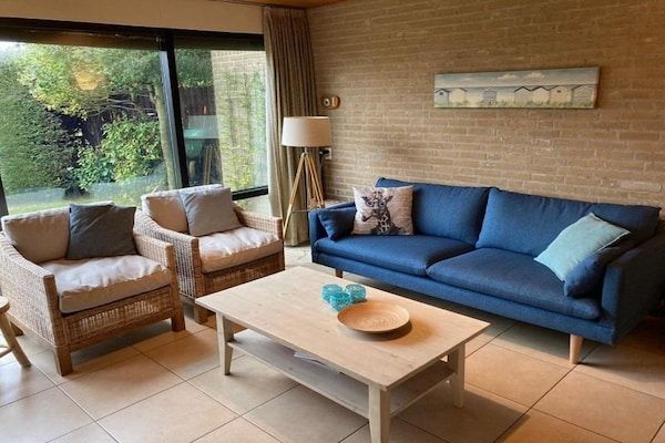 Woonkamer - Bungalow met terras op het zuiden in Sint Maartenszee (1)