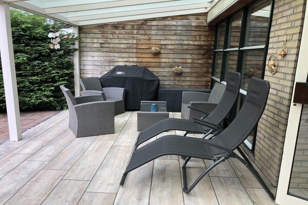Terras - Gemeubileerde bungalow met tuin in Sint Maartenszee (3)