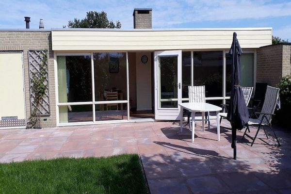 Buitenkant - Bungalow met tuin op het zuiden in Sint Maartenszee (2)