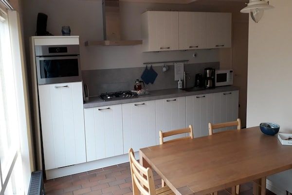 Keuken - Bungalow met tuin op het zuiden in Sint Maartenszee (4)