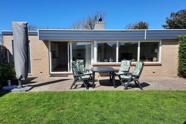 Buitenkant - Vrijstaande vakantiewoning met tuin in Sint Maartenszee (4)