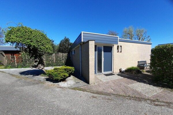 Buitenkant - Vrijstaande vakantiewoning met tuin in Sint Maartenszee (1)