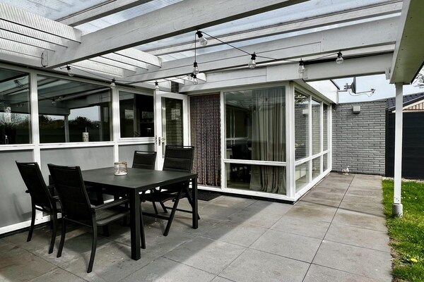 Terras - Prachtige bungalow in Noord-Holland in Sint Maartenszee (2)