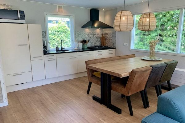 Keuken - Bungalow voor 4 personen met terras op het zuiden in Sint Maartenszee (4)