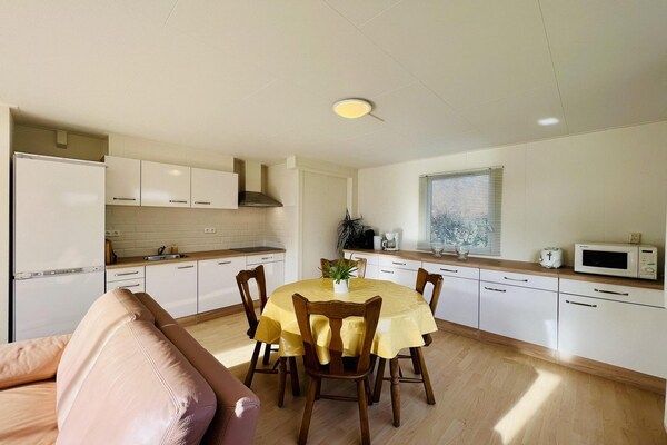 Keuken - Comfortabele vakantiebungalow voor 4 personen in Sint Maartenszee (3)