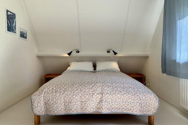 Slaapkamer - Vakantiehuis in Sint Maartensbrug in Sint Maartensbrug (4)