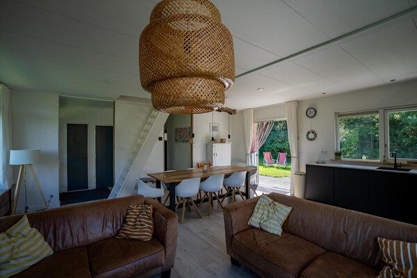 Woonkamer - Vakantiehuis in Petten met tuin in Petten (2)